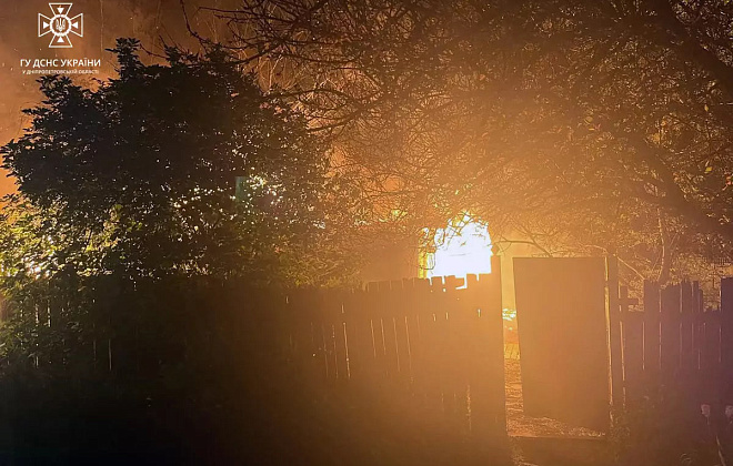 У Дніпрі вночі спалахнув житловий будинок (ФОТО)