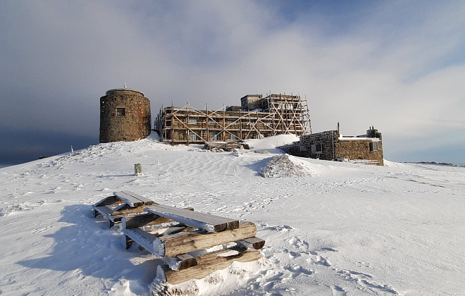В Украинских Карпатах намело снега и ударили морозы