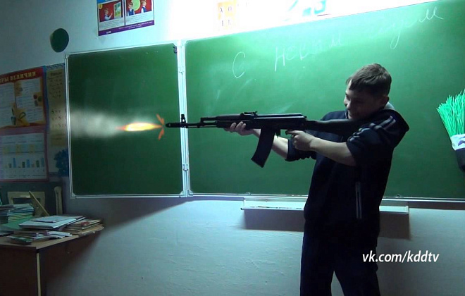 В Казани подросток устроил стрельбу в школе, дети выпрыгивали из окон. Есть погибшие и раненые