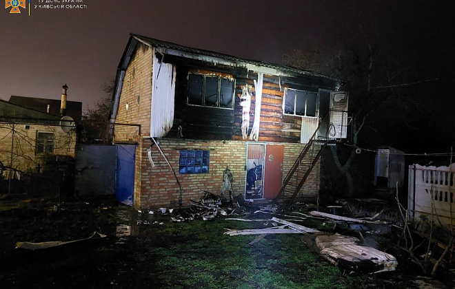 На Киевщине в результате пожара в частном доме погибли два человека 
