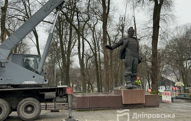 Демонтаж пам'ятників та готовність комунальної сфери до блекаутів у Дніпрі