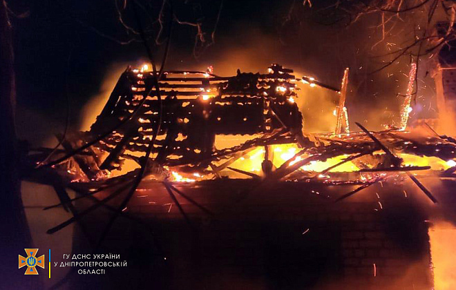 Ночью на Днепропетровщине горела летняя кухня (ВИДЕО)