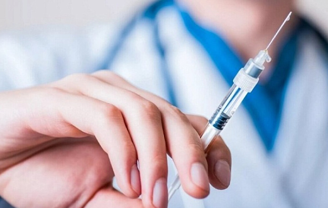 Минздрав рекомендует увеличить перерыв между прививками AstraZeneca до 3 месяцев 