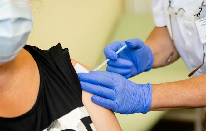 У дніпровських центрах масової вакцинації вже зробили понад 68 тис COVID-щеплень