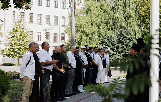 На Дніпропетровщині представники різних конфесій помолилися за Україну та долучилися до форуму з нагоди Дня Незалежності