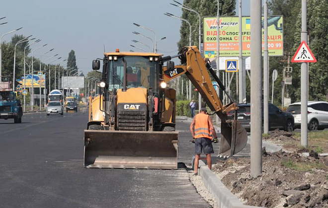 Триває цілодобовий ремонт найдовшої вулиці Павлограда (ФОТО)