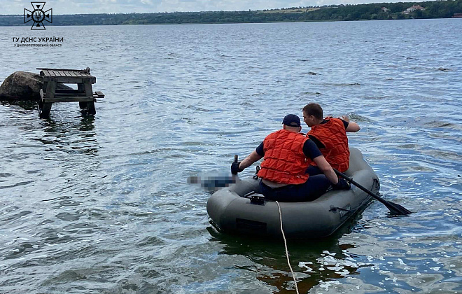 У центрі Дніпра рятувальники дістали з річки тіло загиблої жінки