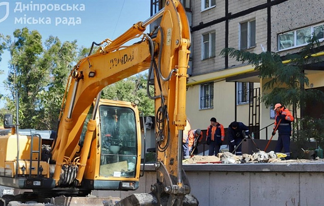 Реконструкція найдовшого будинку у Дніпрі — приклад комплексного оновлення: на «Китайській стіні» ремонтують двори, комунікації, під’їзди та ліфти