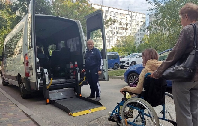 У Дніпрі люди з інвалідністю безкоштовно пересуваються містом на «Соціальному таксі»