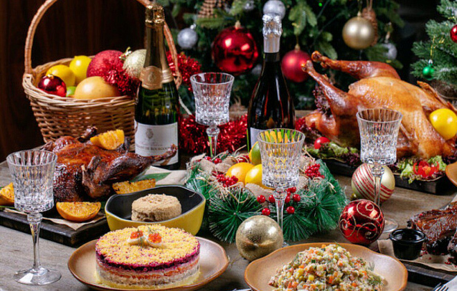 Святковий стіл без неприємних наслідків: як зберегти здоров’я під час різдвяних і новорічних застіль