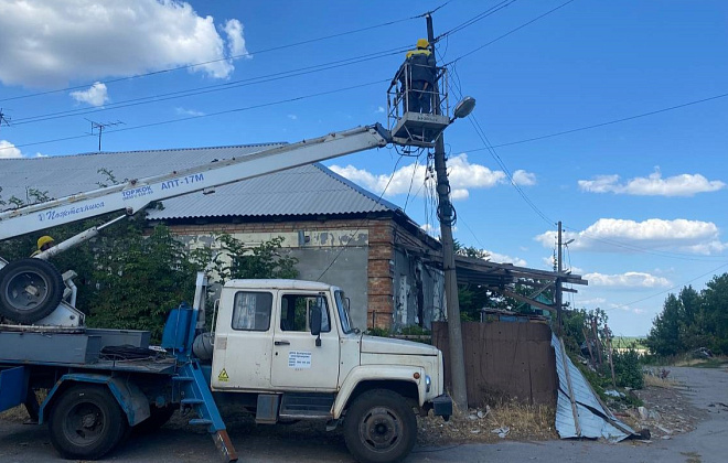 ДТЕК повертає світло: на Дніпропетровщині протягом червня відновили електропостачання для 121 тисячі родин