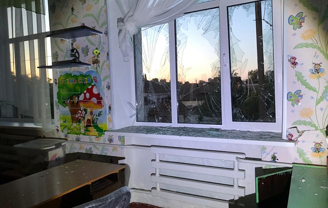 Через ворожі обстріли в Нікополі пошкоджені навчальні заклади та житлові будинки