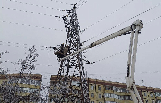 За тиждень з початку ліквідації негоди енергетики ДТЕК відновили світло для понад 81 тисячі родин Дніпропетровщини
