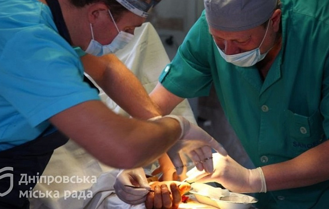 Йдемо на рекорд: хірурги Дніпра проводять до сотні операцій щодня