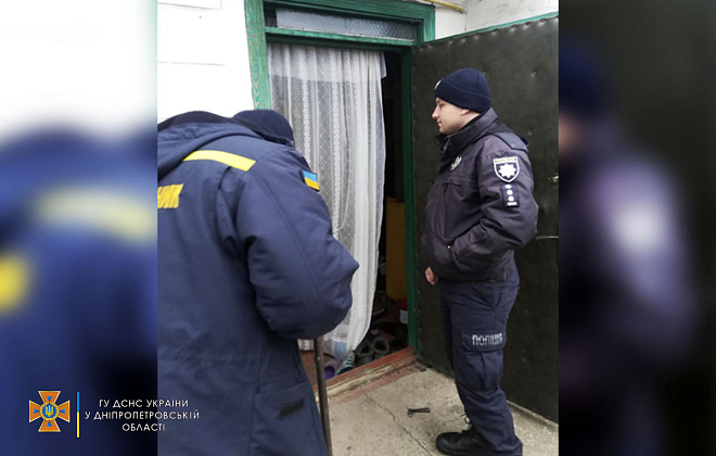 В Васильковке Синельниковского района женщина оказалась в заложниках собственного дома: понадобилась помощь спасателей
