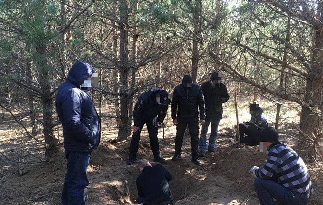 В Сумской области "черные" лесорубы убили и закопали в посадке свидетеля, сдавшего их полиции