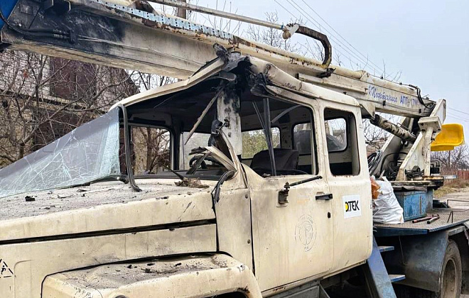 Ворожий дрон атакував автівку енергетиків ДТЕК Дніпровські електромережі під час відновлювальних робіт