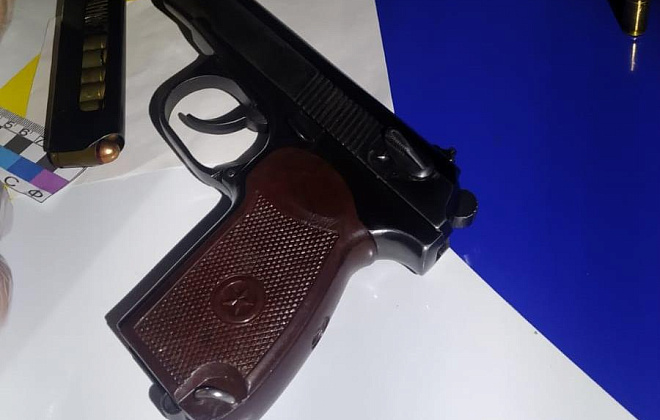 Никопольские полицейские обнаружили в машине нарушителя ПДД оружие и наркотики