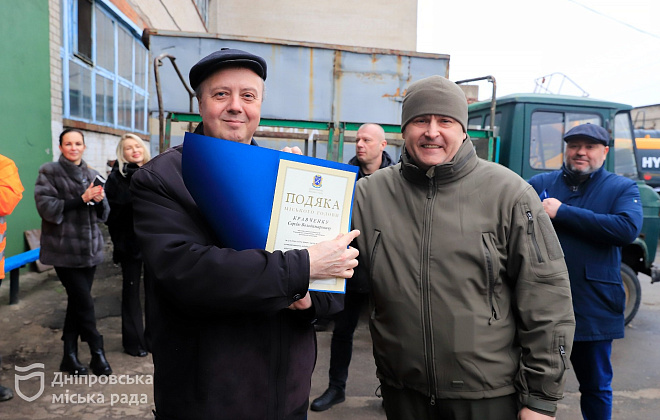 «Подяка від дніпрян і премії від міста»: Філатов привітав комунальників, які підтримували Дніпро під час блекауту