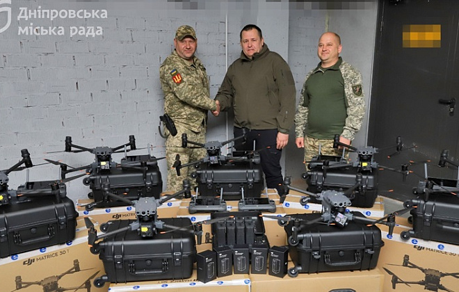 Після вилучення у Дніпра військового ПДФО місто доправило бійцям ще 40 дронів — з тепловізорами, а також FPV, — і готує нову поставку на 60 млн грн