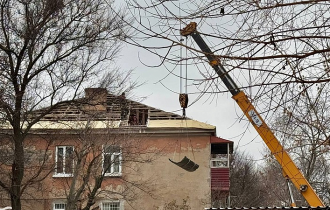 Перша допомога — від благодійних фондів, далі місто ліквідовує наслідки: як у Дніпрі допомагають будинкам ОСББ/ЖБК після ворожих обстрілів