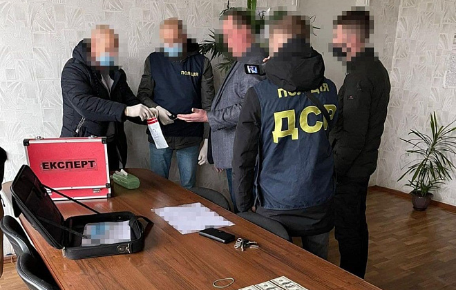 За взятку в Черкасской области полицейские задержали главу ОТГ: ему грозит до 5-ти лет лишения свободы