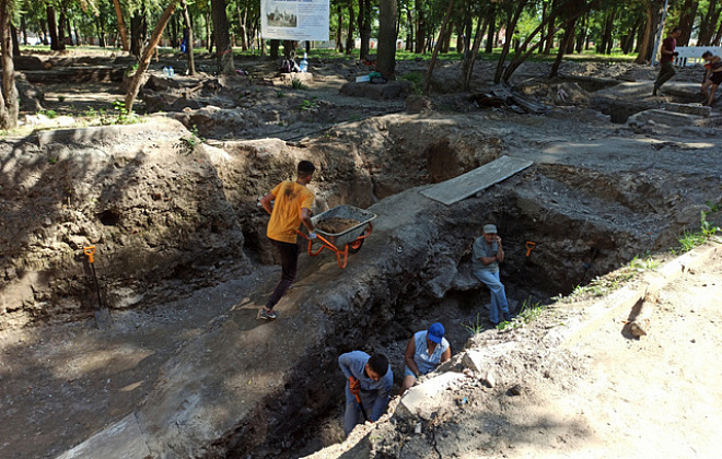 В Днепре археологи ищут могилу археолога и краеведа Александра Поля