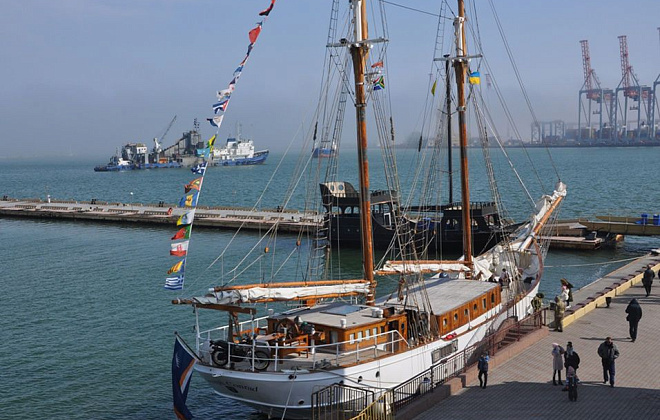 В Одесском порту после кругосветного путешествия пришвартовалась уникальная 105-летняя яхта (ФОТО)