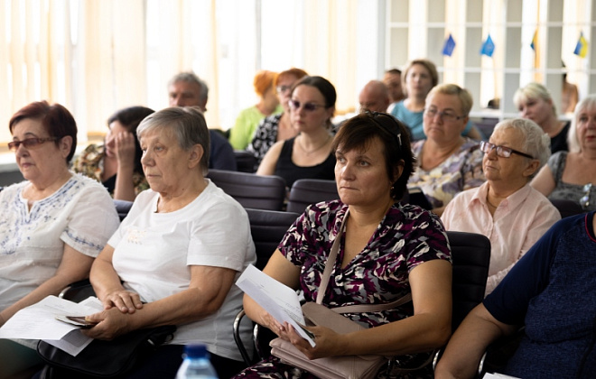 Мешканцям Нікопольщини, які постраждали під час обстрілів, розповіли про допомогу у реабілітації