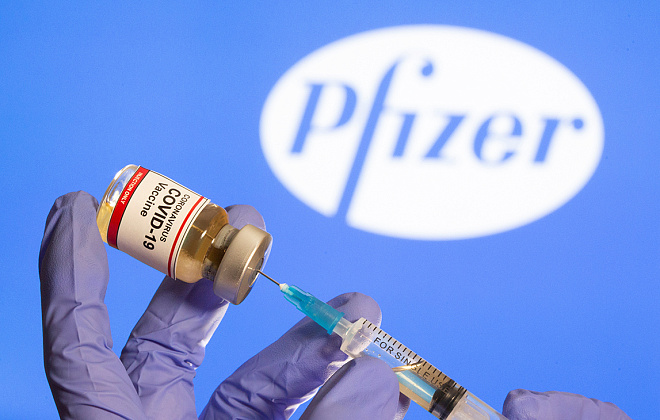 В Украину «прилетели» первые 117 тыс. доз вакцины Pfizer: кого будут прививать