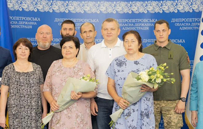 Медикам Дніпропетровщини до професійного свята вручили пам’ятні подарунки