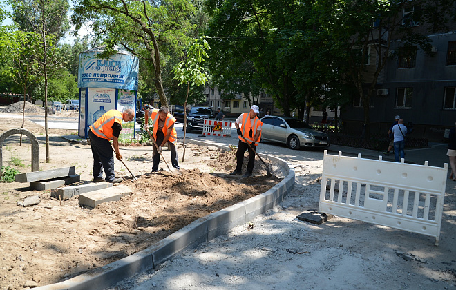 «Впервые за 50 лет делают ремонт»: днепряне рассказали, довольны обновлением дорог во дворах