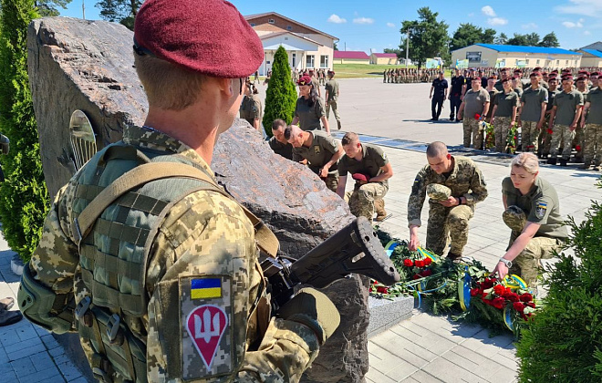 Сьома річниця катастрофи ІЛ-76: на Дніпропетровщині вшанували загиблих військовослужбовців