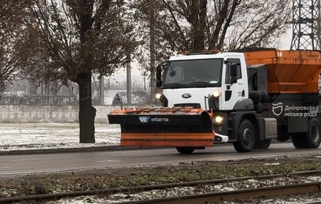 Ліквідація наслідків негоди у Дніпрі: на вулицях міста працювало 66 одиниць техніки та 500 комунальників