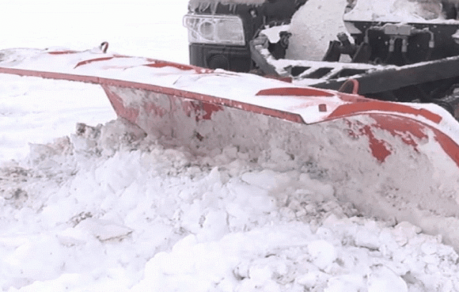 Дороги Дніпропетровщини розчищають від снігу майже 200 машин