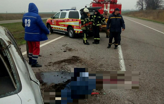 ДТП на Днепропетровщине: спасатели вытащили водителя «Chevrolet Aveo» из искореженного авто