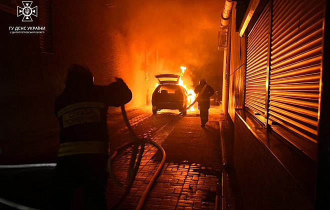 Займання під час руху: вночі на одному з проспектів Дніпра спалахнув автомобіль 