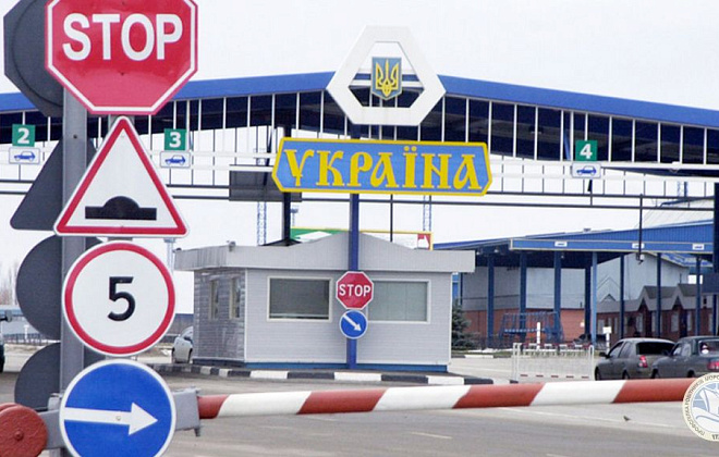 Кабмин запретил транзитный проезд через Украину иностранным гражданам