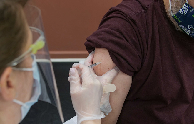 Смертність у невакцинованих в 11 разів вища: про перебіг вакцинації в регіоні