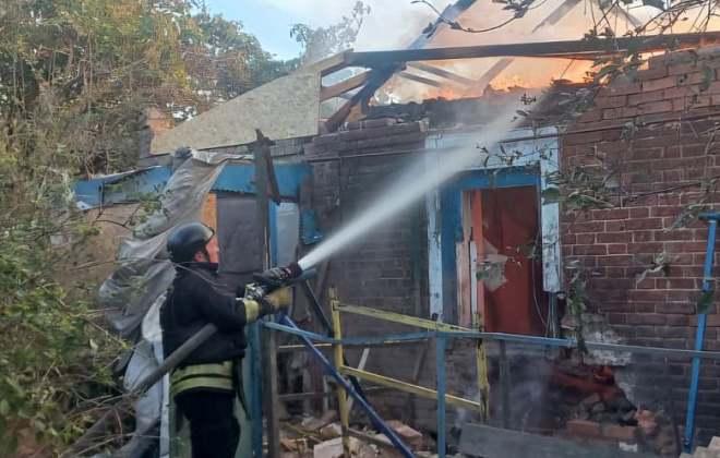 На Нікопольщині через вранішні атаки виникли пожежі