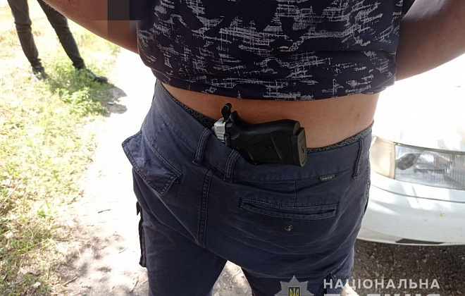 У Новомосковському районі поліцейські встановили озброєного місцевого мешканця 