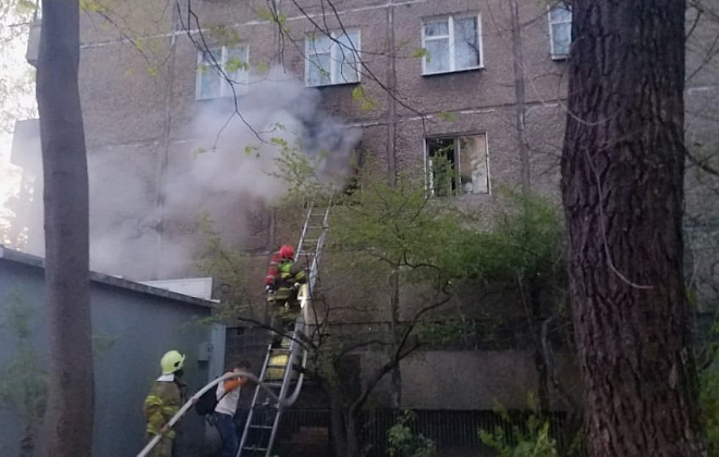 40 спасателей тушили масштабный пожар в многоэтажке Львова: эвакуированы более 100 жителей