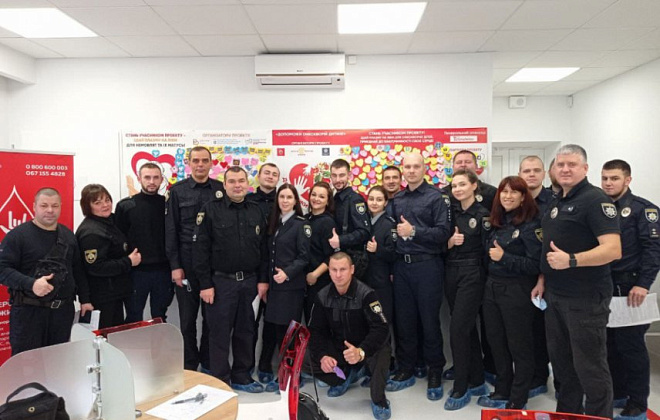 Завжди напоготові до порятунку життів: відділ превенції Дніпровського районного управління поліції долучився до благодійного донорського марафону