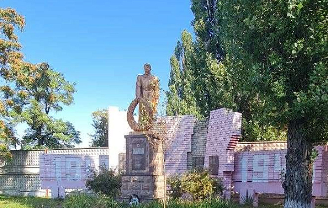 «Толока памяти 1941-1945»: при поддержке депутатов «ОПЗЖ» в Днепре ремонтируют мемориал на ул. Мильмана