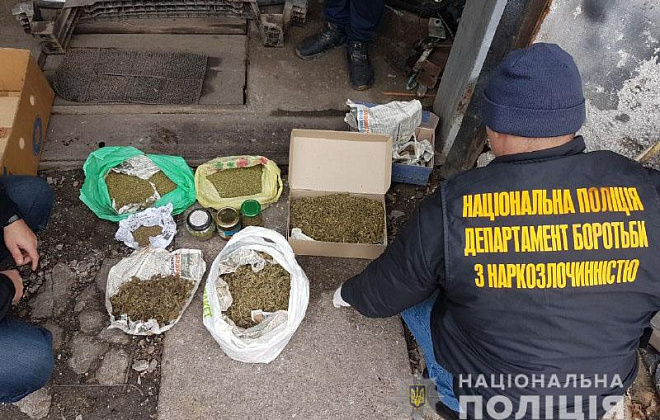 У троих жителей Донеччины изъяли партию наркотиков на 400 000 гривен (ВИДЕО)