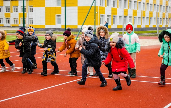 Оновлений стадіон Перещепинської школи №1 став центром спортивного життя громади 