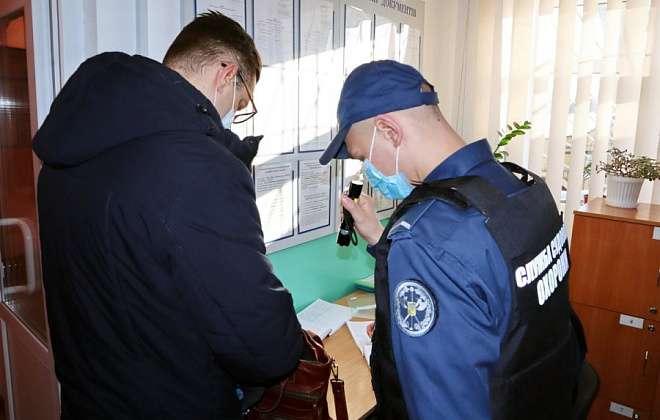 Днепропетровщина лидирует среди областей Украины по количеству запрещённых предметов, которые пытались пронести в суд