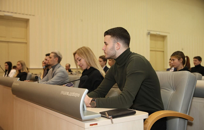 Студенты Школы молодого политика «ЗА_ЖИгай» побывали в областном совете и музее истории развития самоуправления Днепропетровщины