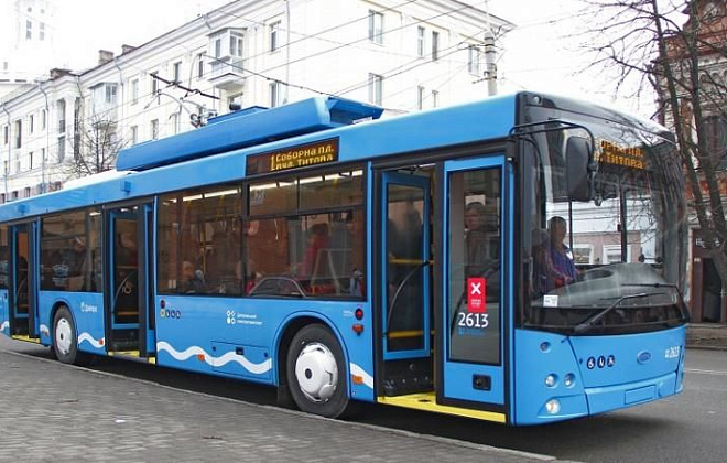 Завтра у Дніпрі деякі трамваї та тролейбуси змінять маршрути: враховуй, плануючи поїздку