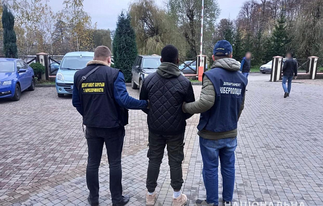 В Ивано-Франковске иностранец через Интернет знакомился с украинками и выманивал у них деньги